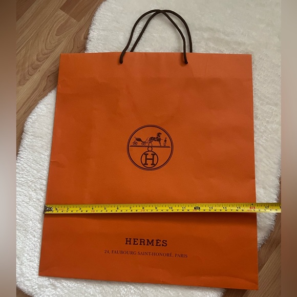 Hermes paper bags various sizes; see screenshots for sizes. - Picture 3 of 9